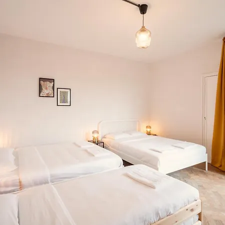 Very Large Station Appartement *